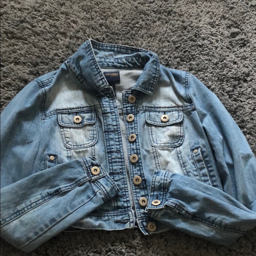 very nice jean jacket.